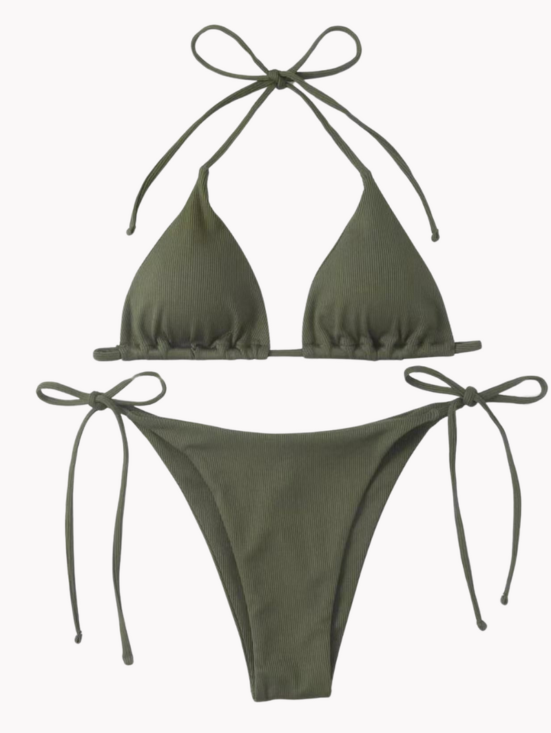 Verde esmeralda elegante e confortável: Biquíni Alga Marinha. Design exclusivo Alô Sol que realça sua beleza natural e te faz sentir radiante.