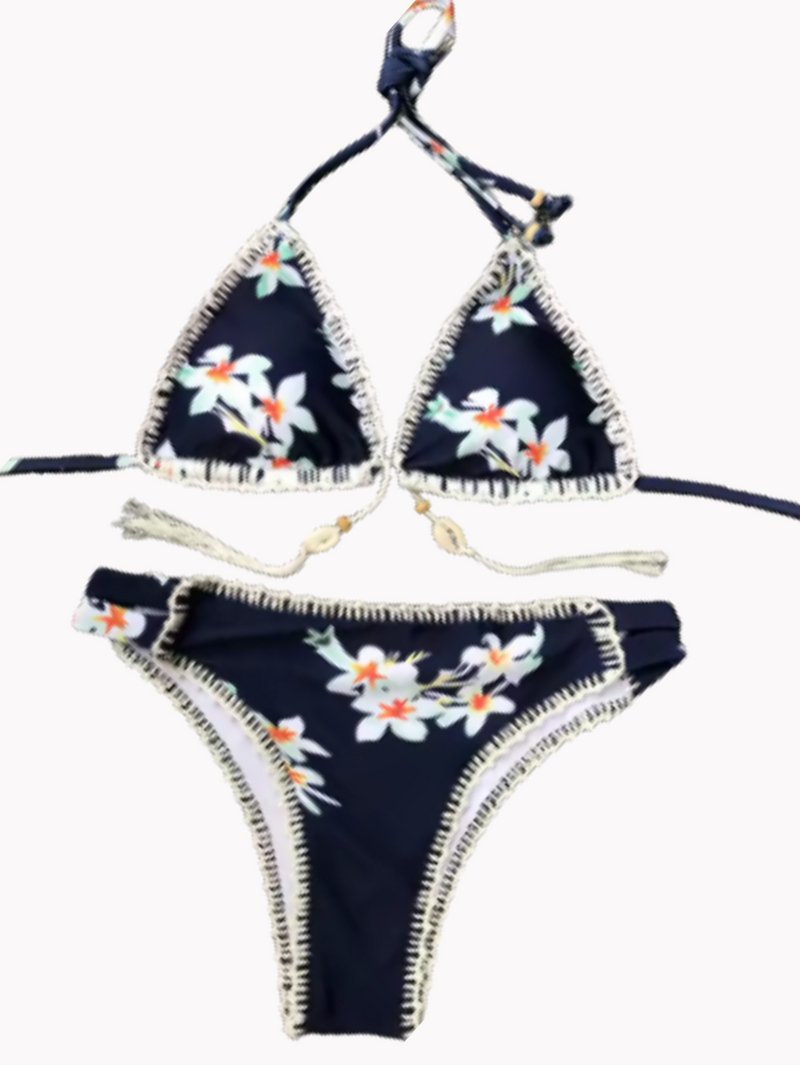 Mergulhe na beleza do Biquíni Arraia Azul! Uma peça inspirada na vida marinha com elegância e conforto incomparáveis. Encontre o seu estilo único na Alô Sol!