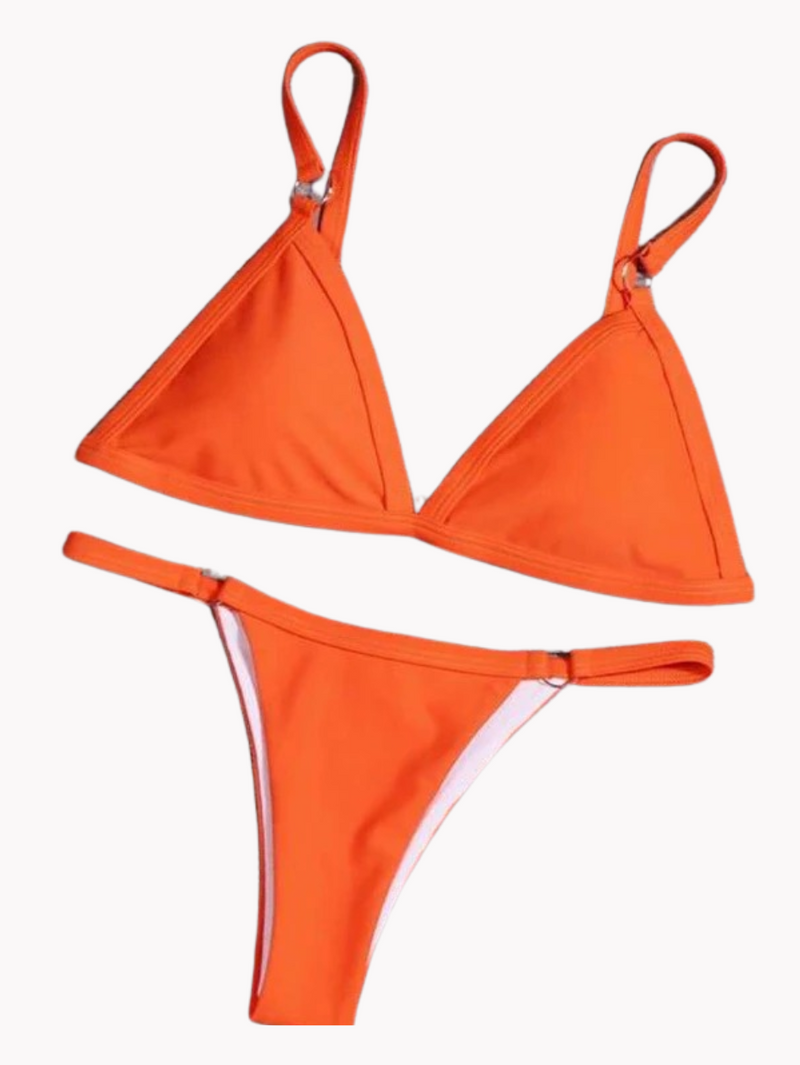 Biquíni Brilho Vespertino Alô Sol: Sinta a união perfeita entre elegância e brilho. Uma peça única para você irradiar confiança e beleza em cada instante.