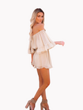 Vestido Reflexo Lunar: ombros à mostra e cintura marcada em um vestido curto de chiffon. Perfeito para um look sensual e estiloso. Conheça na Alô Sol.