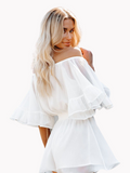 Vestido Reflexo Lunar: ombros à mostra e cintura marcada em um vestido curto de chiffon. Perfeito para um look sensual e estiloso. Conheça na Alô Sol.