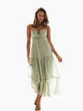 Vestido Flor de Lótus: modelo tomara que caia com amarração no pescoço. Elegância e feminilidade para ocasiões especiais. Descubra na Alô Sol.