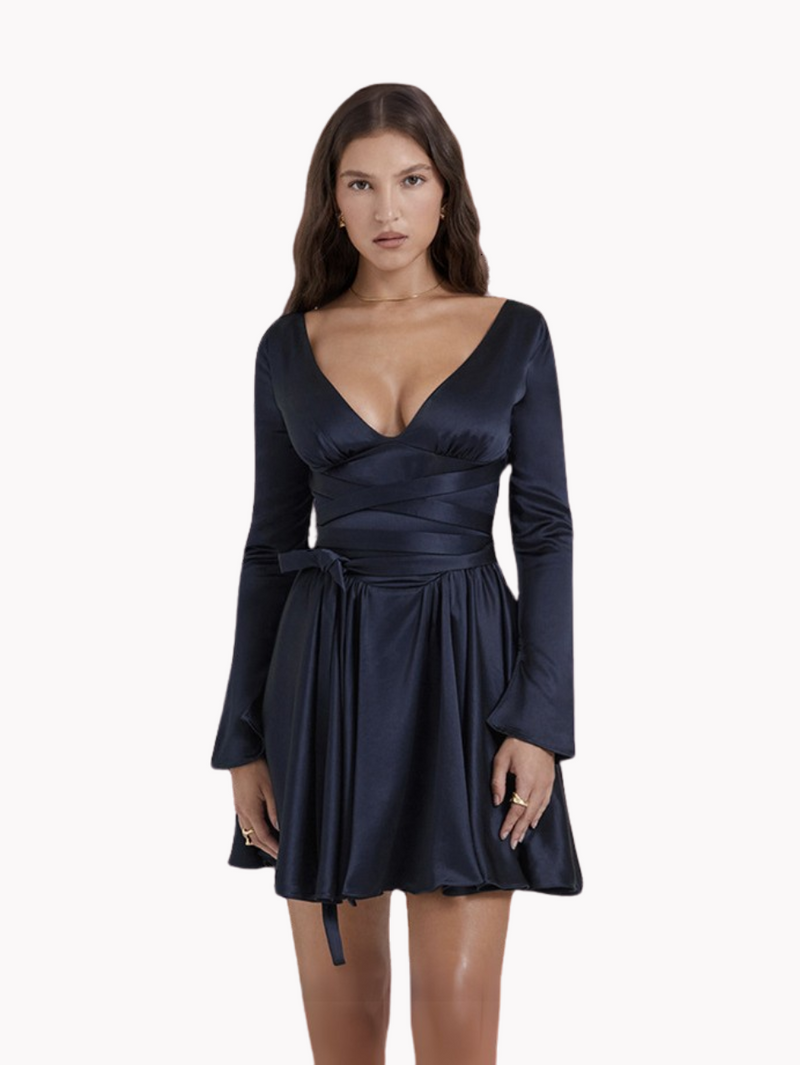 Vestido Lunna Alta com tecido leve e confortável. Ideal para quem quer se destacar com facilidade e estilo. Seja a sua própria referência. Exclusivo da Alô Sol.