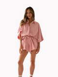 Inspirado na magia do universo, o Vestido Rosa dos Ventos te envolve em conforto e leveza. Perfeito para sonhar e explorar. Encontre na Alô Sol.